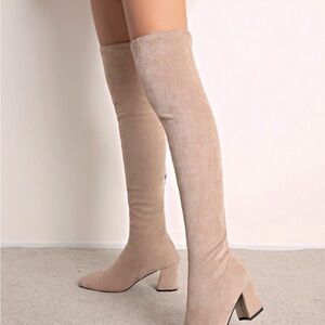 Color:
Beige
Back Zipper
Outsole Material
Rubber
Upper Material: Suedette
